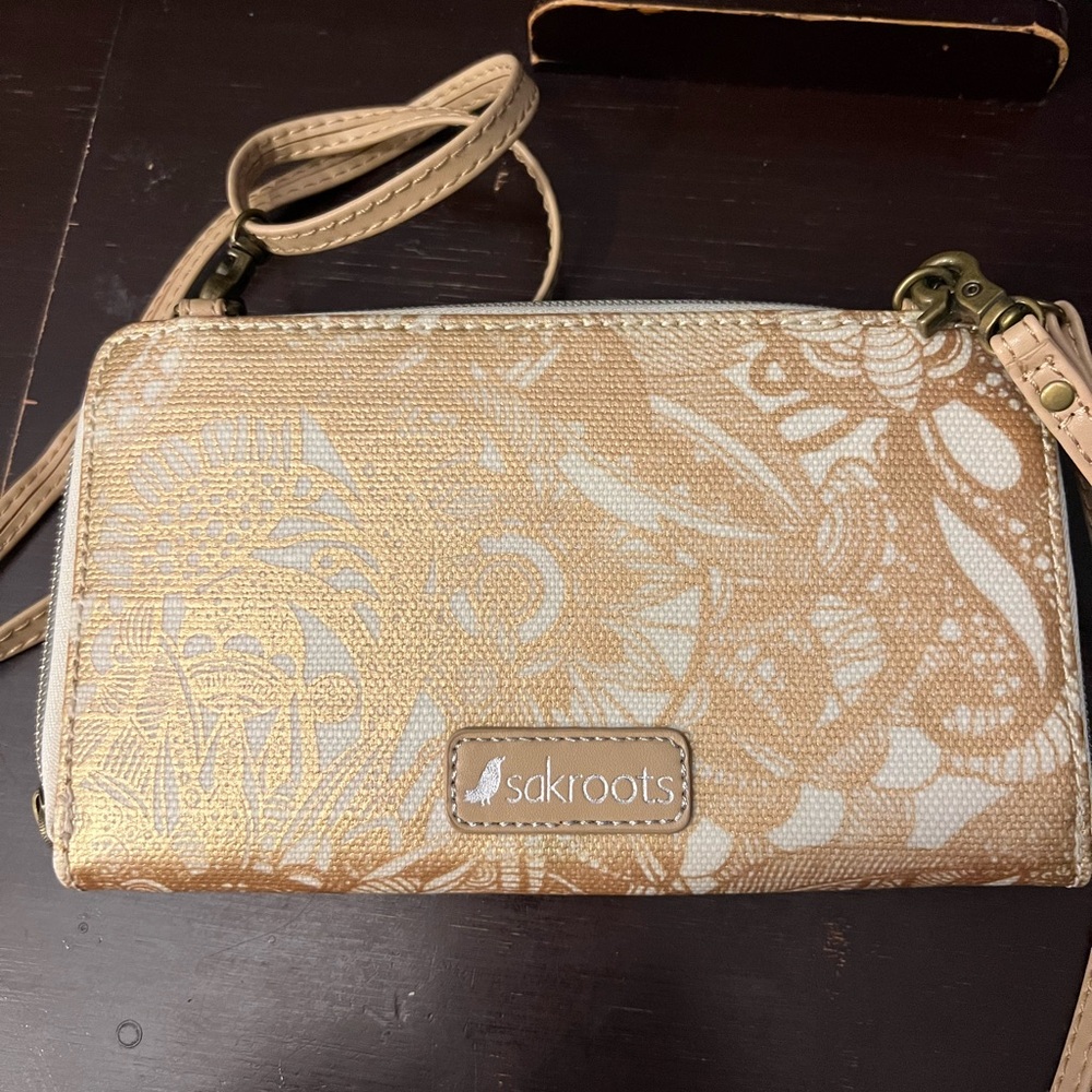 Sakroots Metallic Gold and Cream Crossbody Wallet - Picture 2 of 13